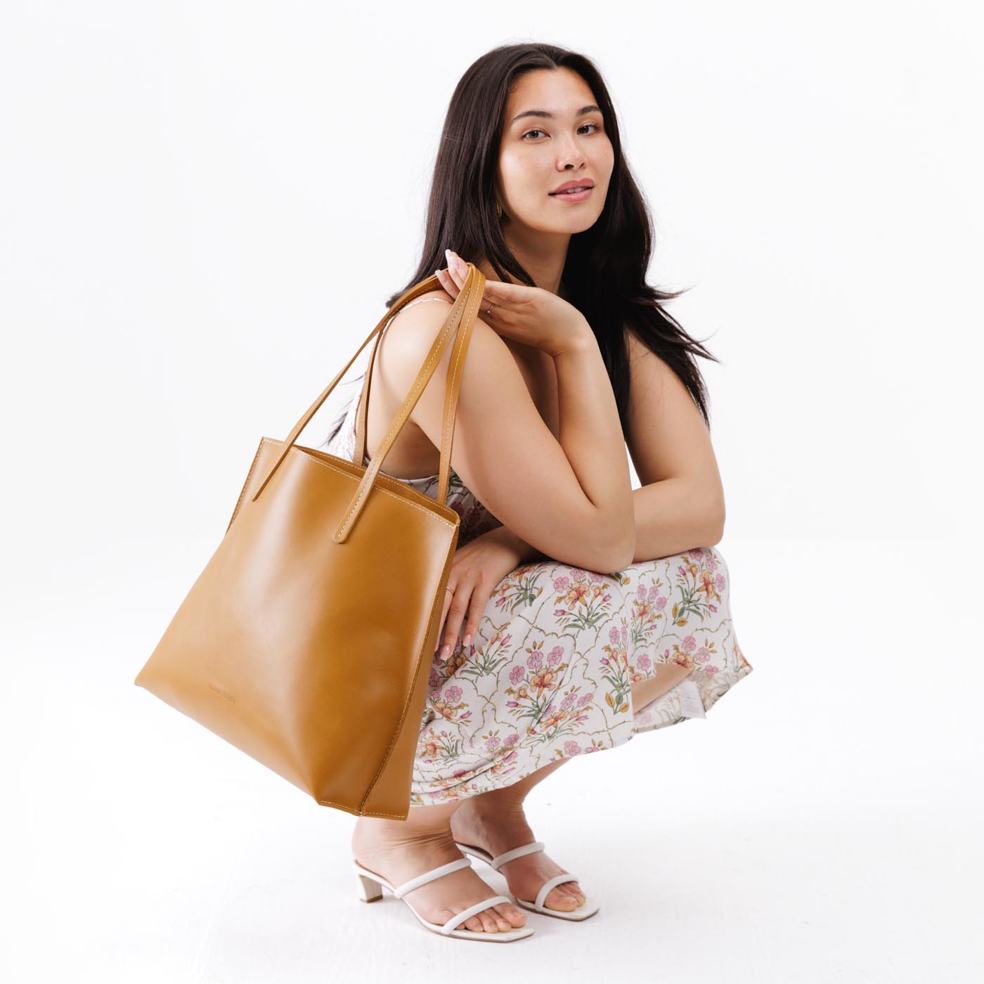 August Tote - Image 81